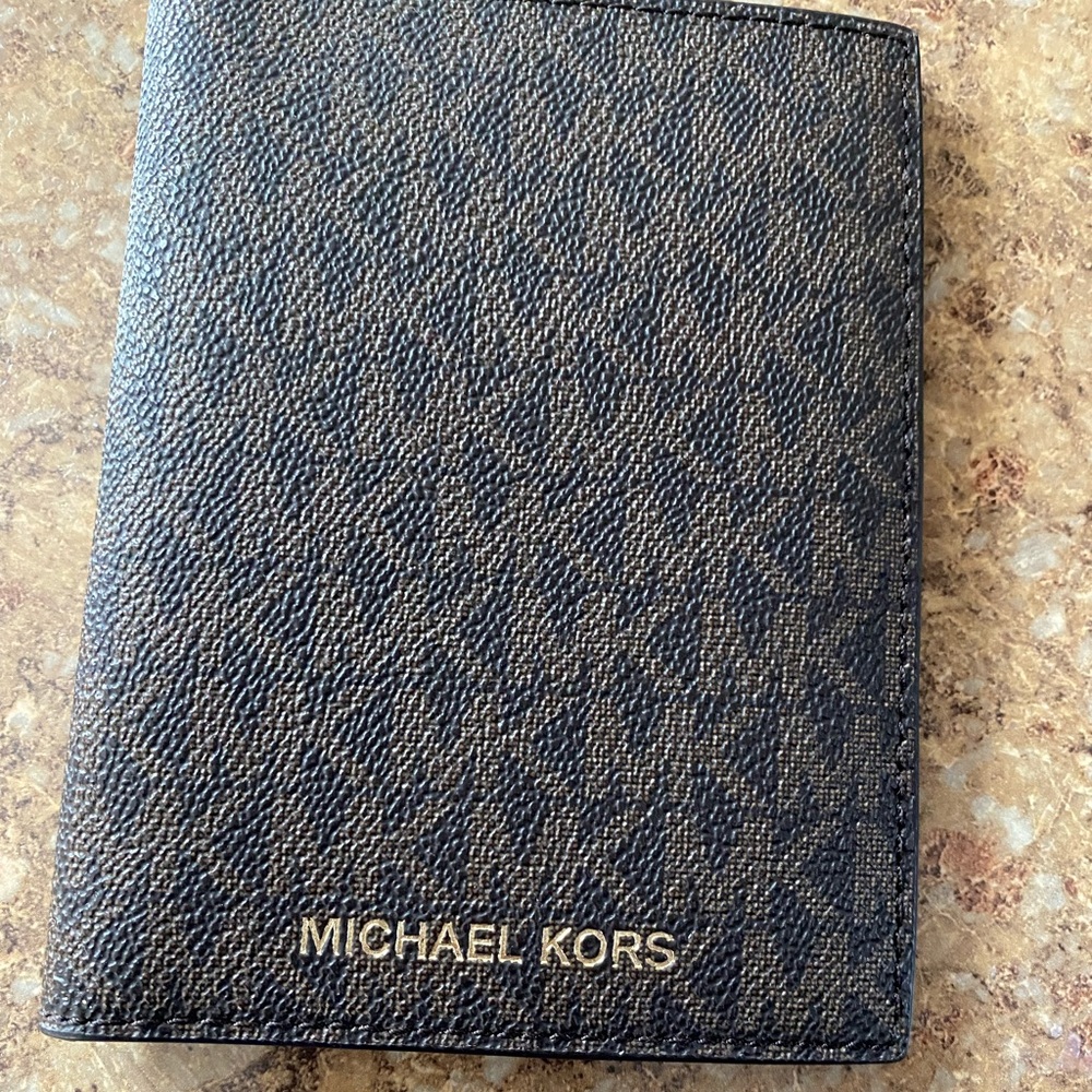 Micheal Kors Passport wallet